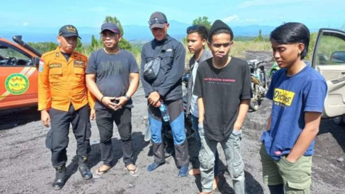Tim Basarnas Berhasil Temukan 4 Pendaki yang Dilaporkan Hilang di Gunung Soputan