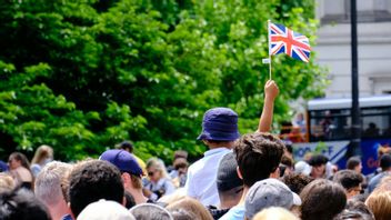 反移民デモで、英国は保護区申請制度の改革を約束した