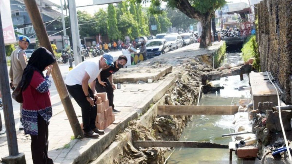 Le gouvernement des voitures de normalisation du drainage et des conditions d’attente pour les inondations