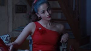 Dibintangi Alia Bhatt, Film <i>Darlings</i> Tembus 10 Juta Penayangan di Netflix 