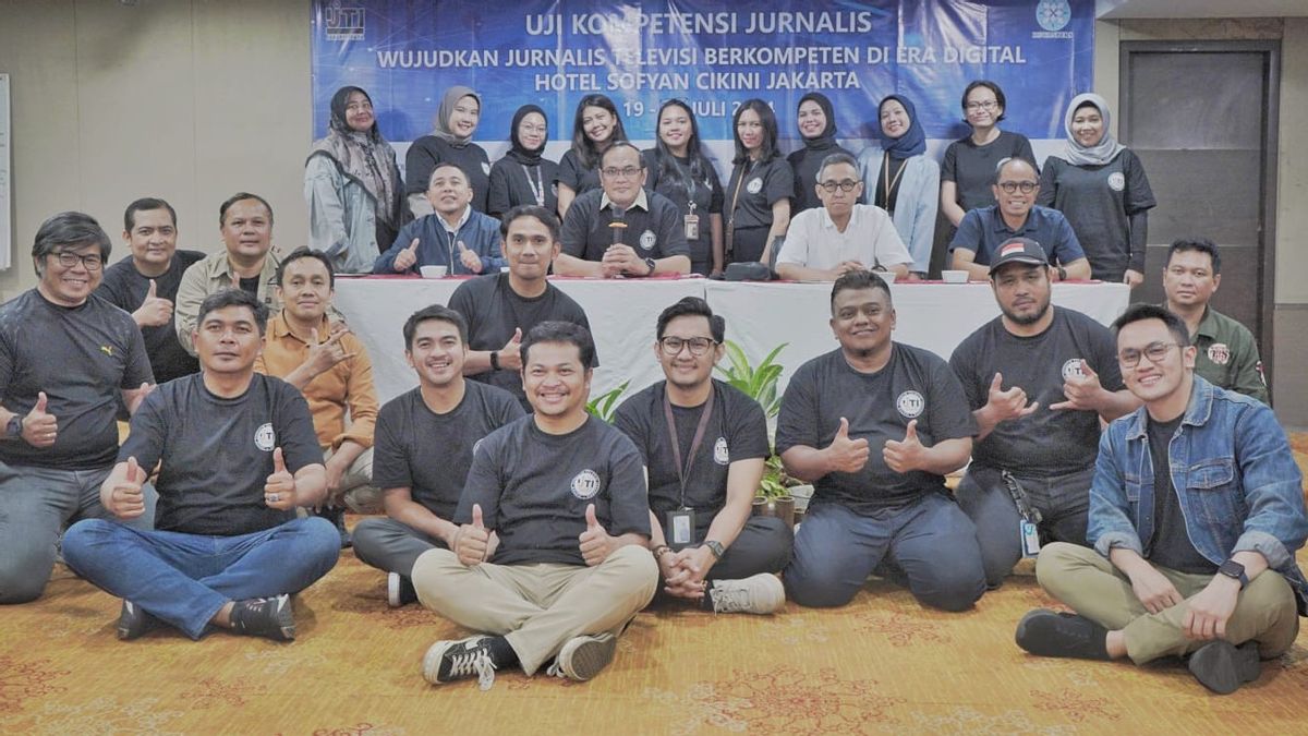 Sinarmas Land Supports UKJ By Television Journalists