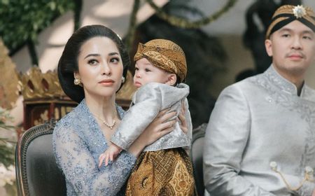 10 Potret Baby Issa, Putra Nikita Willy Jalani Prosesi Tedak Siten