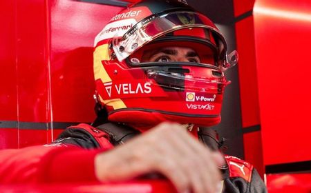 Mercedes Tak Ingin Buru-buru Pastikan Pebalap Ferrari Carlos Sainz Isi Kursi Kosong Hamilton