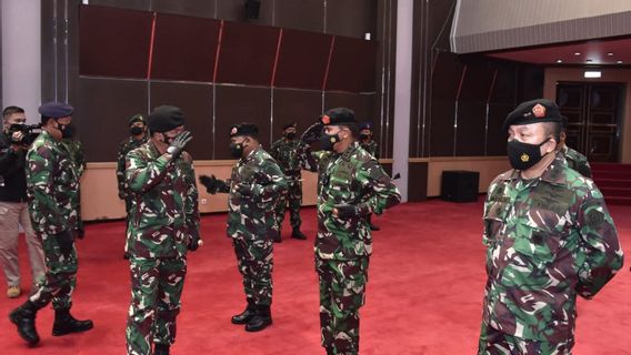 25 Officiers De La TNI Montent Dans Les Rangs, La Plupart De L’armée