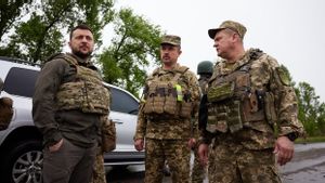  Kunjungi Pasukan Garis Depan Pertempurannya di Luar Kyiv, Presiden Zelensky: Terima kasih, Jaga Dirimu
