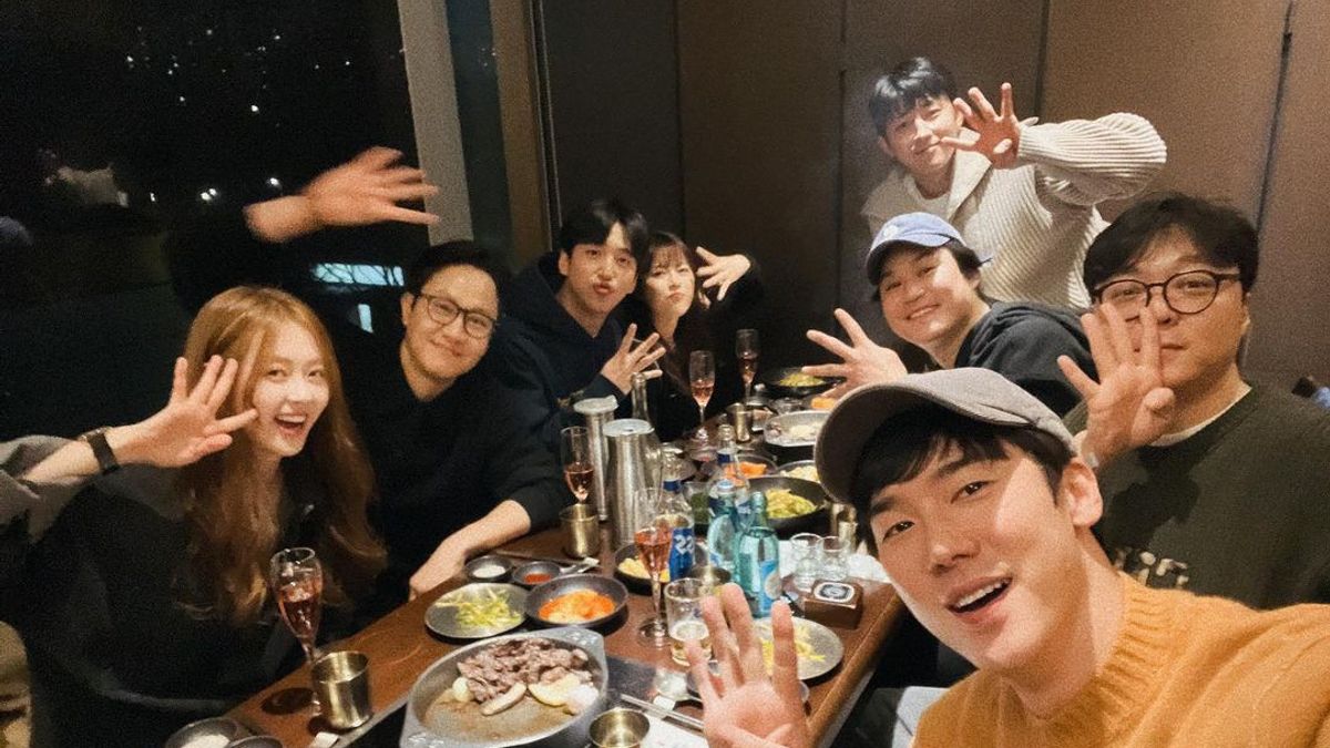 10 Years Since X-raying, Take A Peek At Reply 1994's Manis Reunion