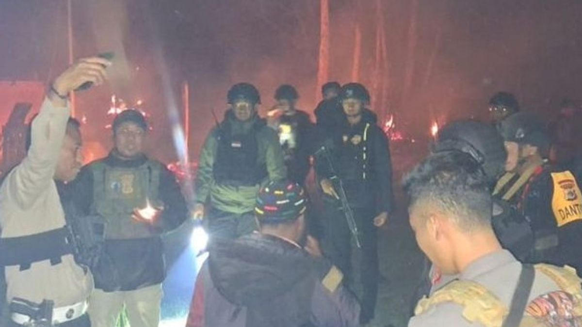 パプアの伝統的な家が焼失した、警察:行方不明者に関連しているとされる