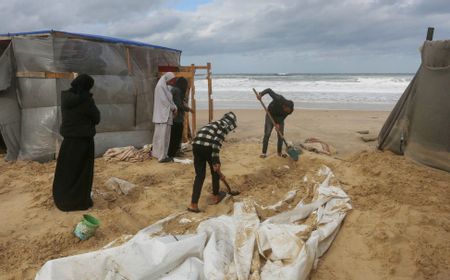 Korban Tewas Serangan Israel di Gaza Tembus 44.235 Orang