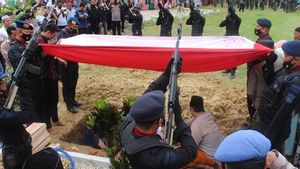 Gugur Melawan KKB Papua, Pemakaman Bharatu Muhammad Kurniadi Sutio di Aceh Diiringi Isak Tangis