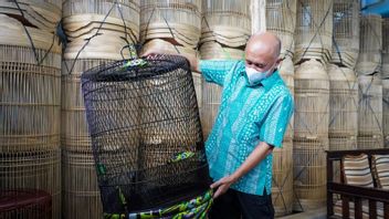 Teten Masduki Encourages Birdcage Craftsmen To Manage NIB