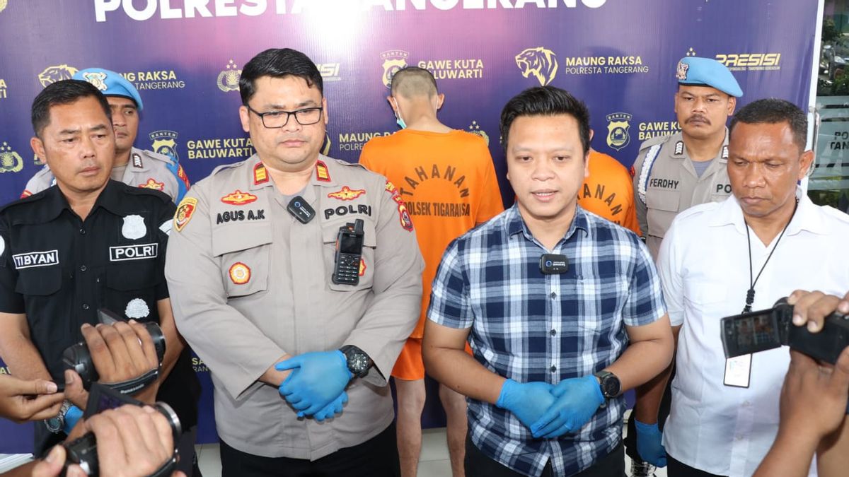 When Raiding A Motorcycle Thief's House In Tangerang, The Police Find 21 Plastic Clips Filled With Methamphetamine