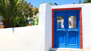 6 أخطاء في اختيار الحد الأدنى من ألوان أبواب المنزل التي يجب تجنبها