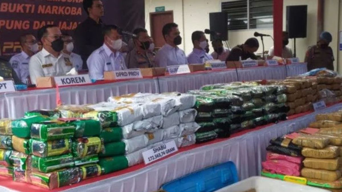Lampung Police Destroy 171.5 Kilograms Of Crystal Methamphetamine