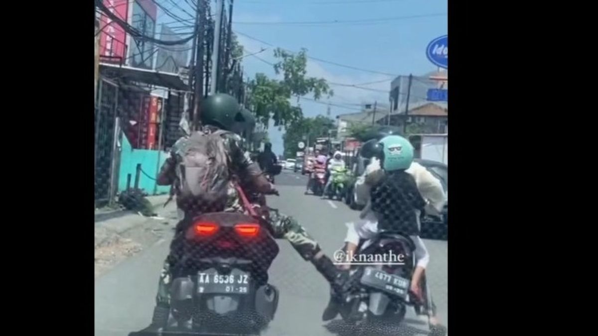 Don't Be Embarrassed! TNI Members Kick Mother's Motorbike In Bekasi Must Be Sanctioned
