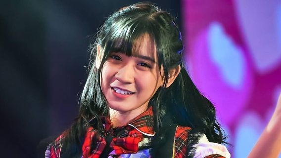 ホテルで男の子と一緒に写真に巻き込まれ、ザフラ・ヌール'アラ'はJKT48から追い出されました