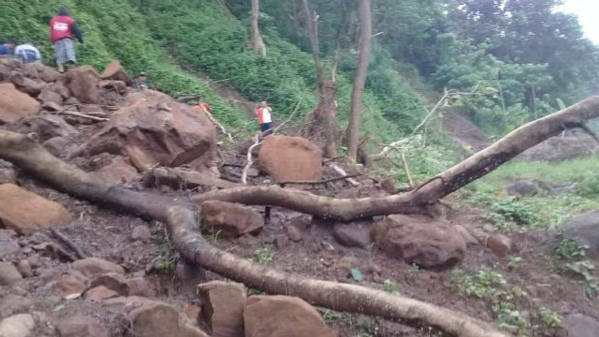 Akses ke Lokasi Bencana di Jatibanteng, Situbondo Tertutup, BPBD Kerahkan Alat Berat