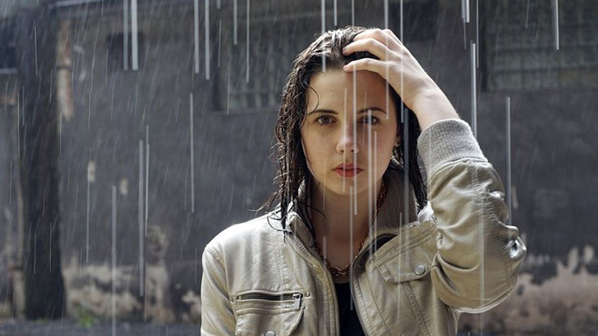 Rainy Season Arrives, Take Care Of Head Skin And Hair With These 3 Tips
