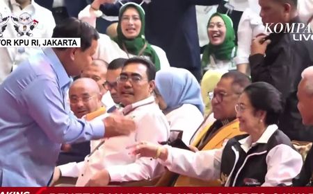 Prabowo Beri Salam Hormat ke Megawati di KPU