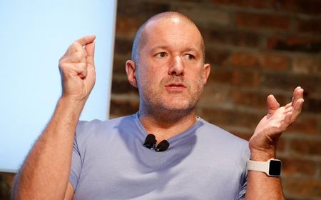 Sam Altman dari OpenAI dan Jony Ive Ingin Ciptakan Ponsel AI Tanpa Layar