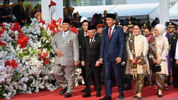 Jokowi a exprimé sa gratitude spéciale à Prabowo lors de la cérémonie de 79e anniversaire du TNI à Monas