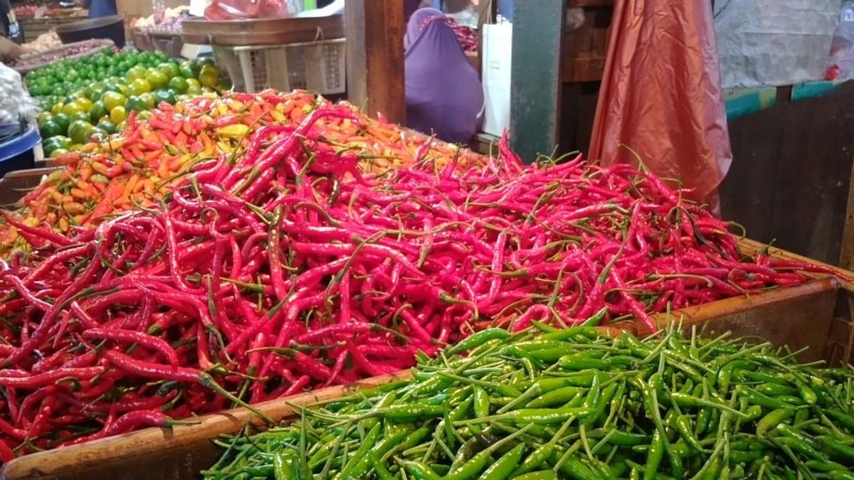 在2022年圣诞节和新年之前，红辣椒的价格越来越高，达到每公斤9.5万印尼盾