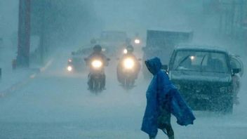 2024年2月5日月曜日の天気: ジャボデタベックの雷雨に注意してください