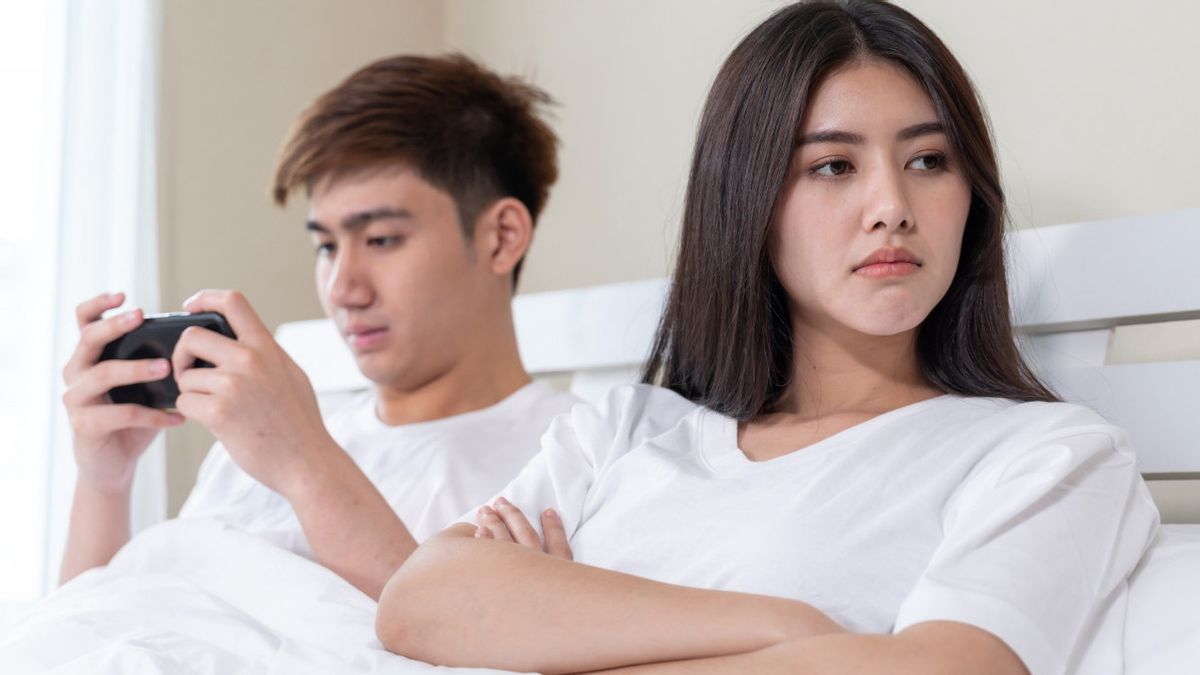 Reaksi pria saat nonton bokep