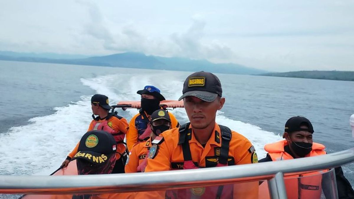 The SAR Team Stops Searching For Three Victims Of The Sink Ship KM Divine Light In Bima