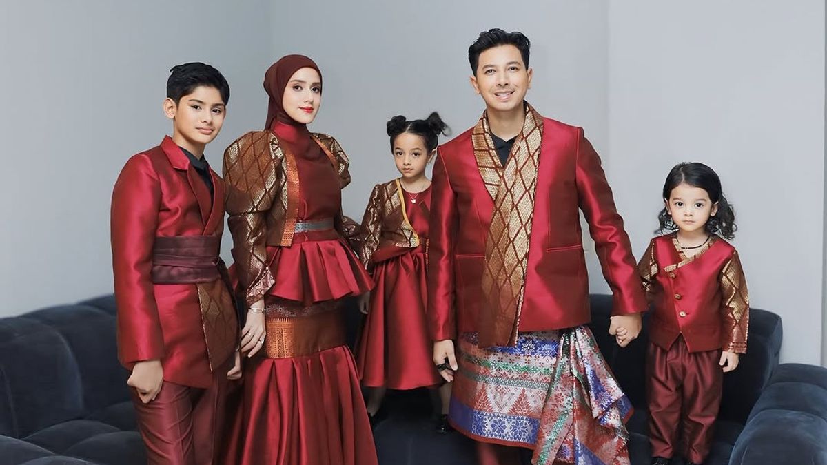 Kekompakan Fairuz A Rafiq dan Sonny Septian Ajarkan Anak Soal Agama
