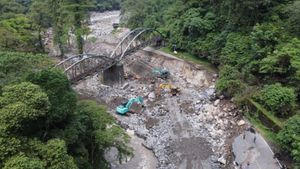 La police de Sumatra occidental interdit les usagers de la piste de la vallée d’Anai