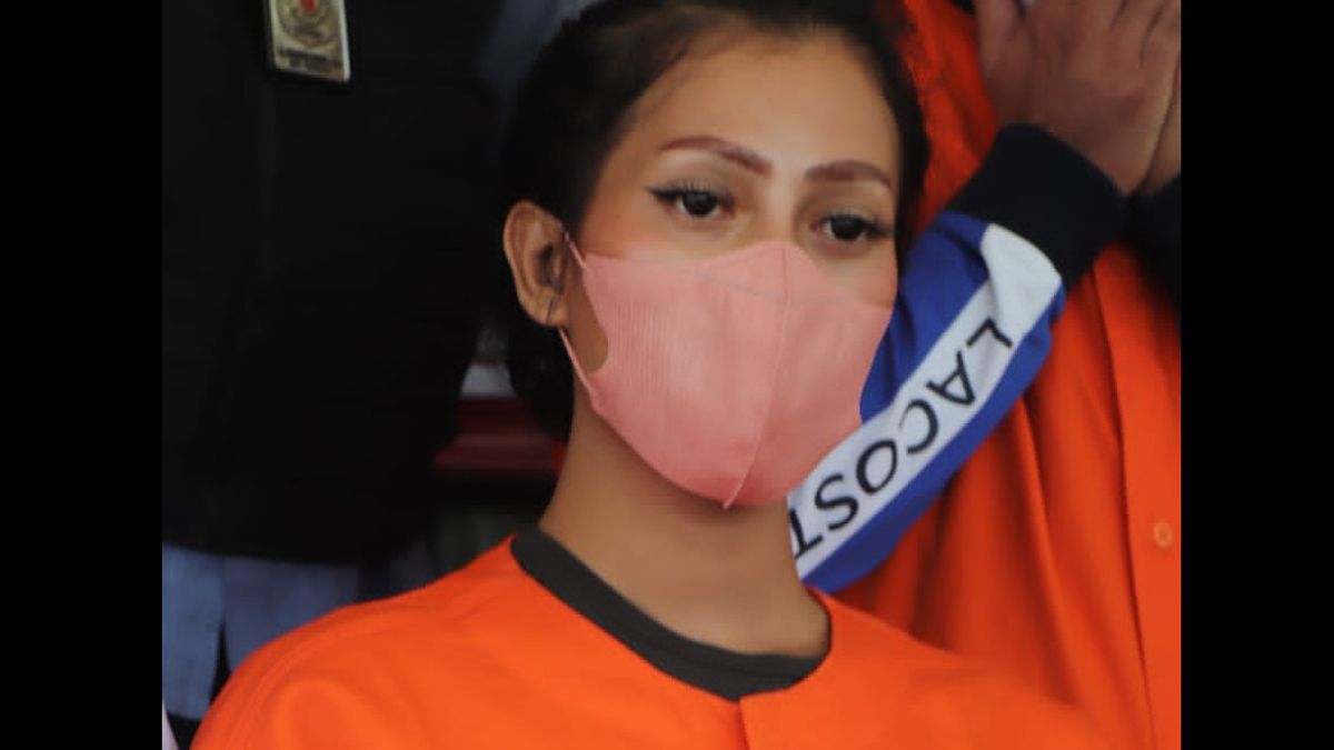 Une Femme De Ciamis Arrêtée à Denpasar Pour Avoir Modifié Les Résultats De L’antigène En PCR à L’aéroport Ngurah Rai, L’iPhone 12 Pro Confisqué