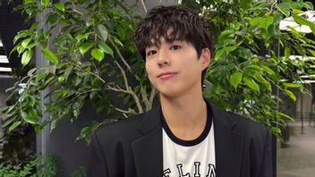 ライセンスを持っているパク・ボゴムは村の剃毛者になります