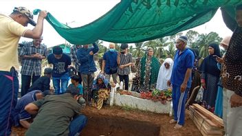 Novi Amelia Who Committed Suicide In Kalibata City Buried In The High Cliffs Of North Sumatra, The Family Loses A Caring Figure