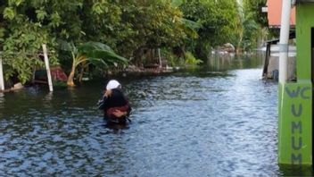 联合官员在Kudus Central Java的洪水中发现了7人死亡