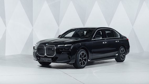 Continue Tradition, BMW Introduces New Series-7 That Holds Detonation, Bullets, And Drone Attacks
