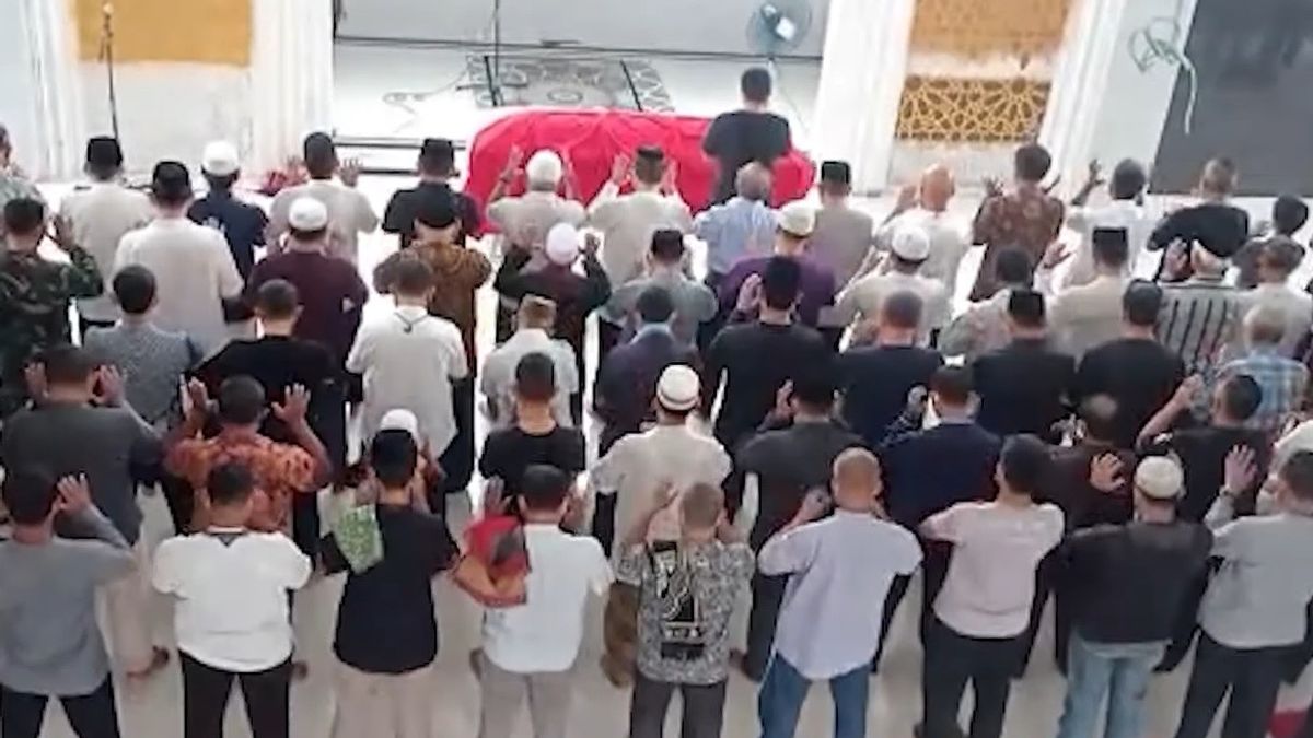 VIDEO: Taking Sudi Silalahi To His Final Rest