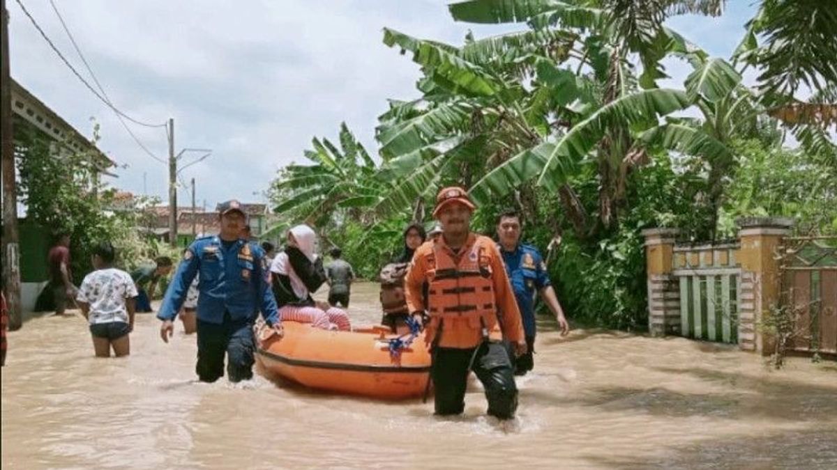 Flood In Karawang Expanded, Police Personnel Deployed Rescue Efforts