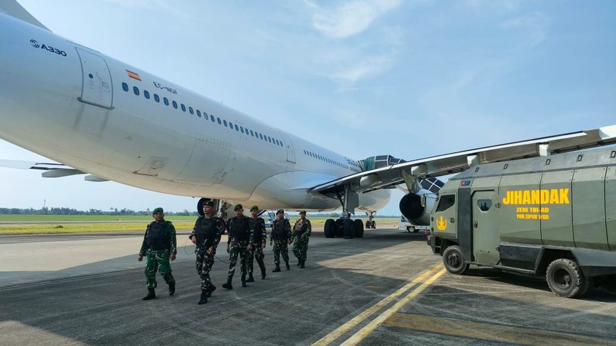 TNIは巡礼者を運ぶ航空機の2番目の爆弾の脅威に対応して迅速に行動し、乗客は安全で安全です