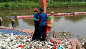 Pemulung Botol Temukan Bayi Tak Bernyawa di Kali BKB Tanah Abang, Kulitnya Sudah Menghitam
