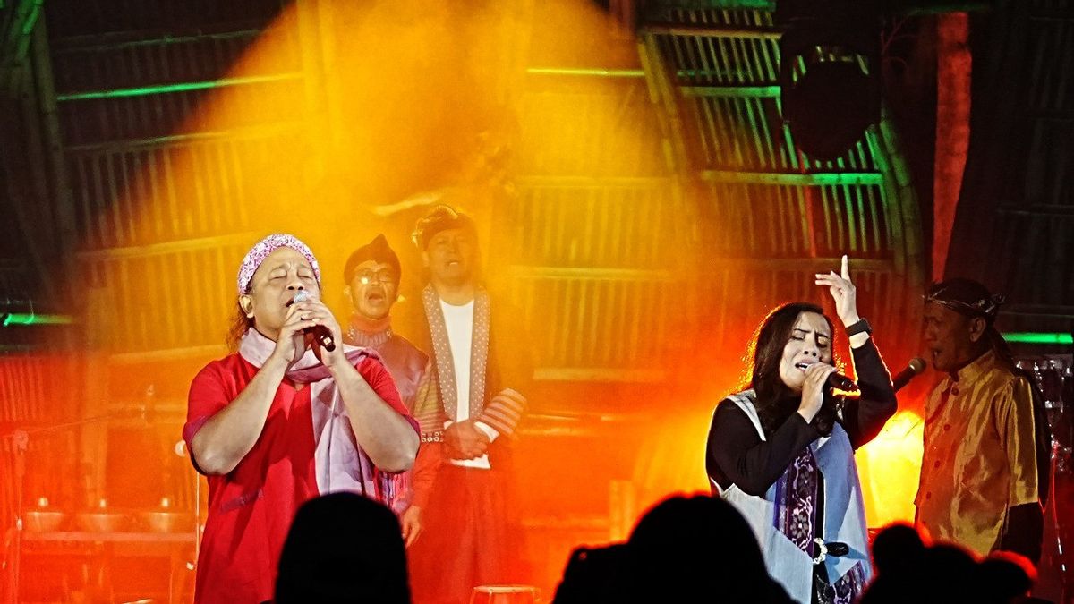 Kuaetnika Beri Persembahan Spesial untuk Mendiang Djaduk Ferianto di Jazz Gunung Series 1 Bromo