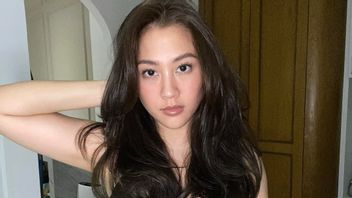 7 photo de Sherina Munaf porter une couleur noire et noir