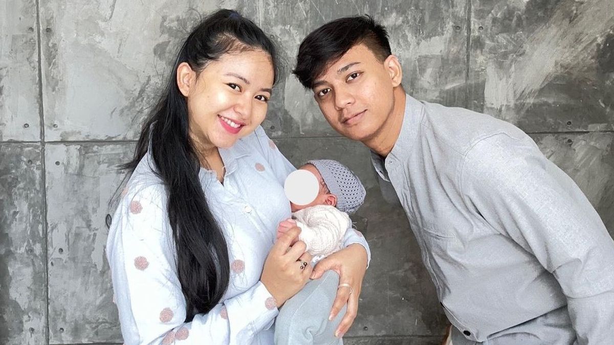 His Son Even 7 Months, Adinda's Husband Azani Curhat Alami Baby Blues