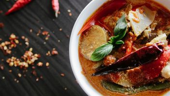 7 Bahaya Makan Terlalu Pedas Saat Buka Puasa yang Perlu Diwaspadai