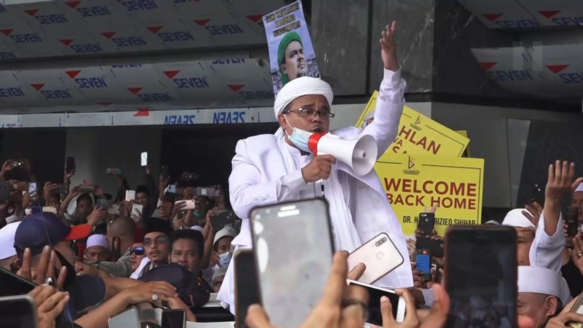 Survei SMRC: Dibanding Ganjar dan Ridwan Kamil, Tingkat Kedisukaan Rizieq Lebih Rendah