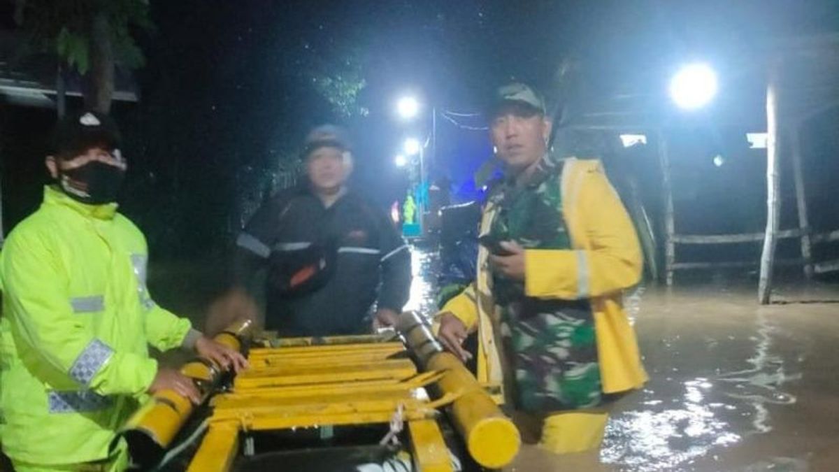 فيضان قرية لاندا في غروغول Kediri المناطق الفرعية