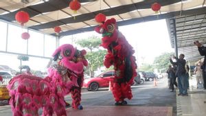 Barongsai Meriahkan Stasiun Jember dan Banyuwangi, Penumpang KA Logawa Dapat Hidangan Gratis