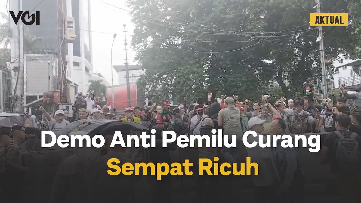 VIDEO: Demo Anti Pemilu Curang di Patung Kuda Sempat Ricuh, Bentrok dengan Massa Tandingan