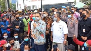'Hidup Presiden Indonesia', Pekik Buruh di Depan Balai Kota Sambut Kedatangan Anies Baswedan