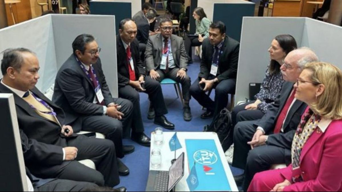 Minister Of Communication And Information Budi Arie Setiadi Discussed The Settlement Of Documents For Using The CAKRA-1 Orbit Slot With IT At MWC 2024
