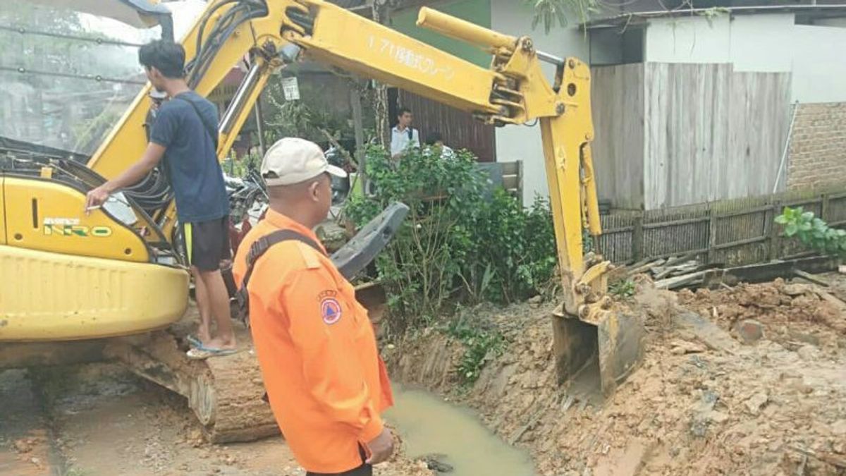 Sepaku Penajam Paser Utara Floods, BPBD Deploys River Water Normalization Excavators